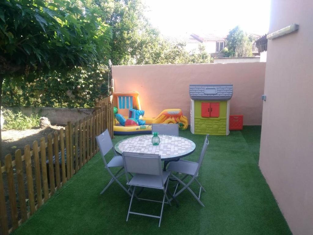 Appartement 60M2 Rdc Avec Jardin Saint-Genis-des-Fontaines Экстерьер фото